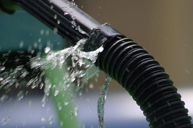 ما علامات خرير المياه والتسرب المخفي؟